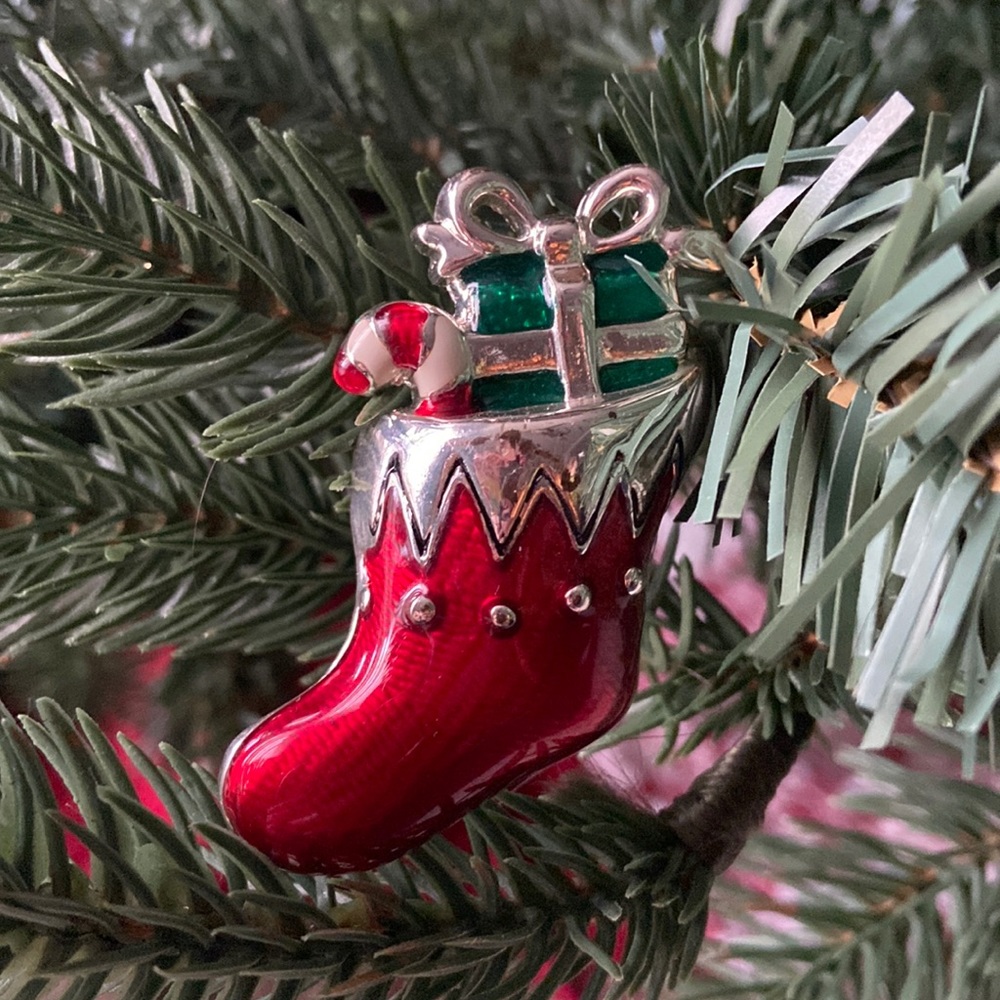 Christmas stocking and gift pin
